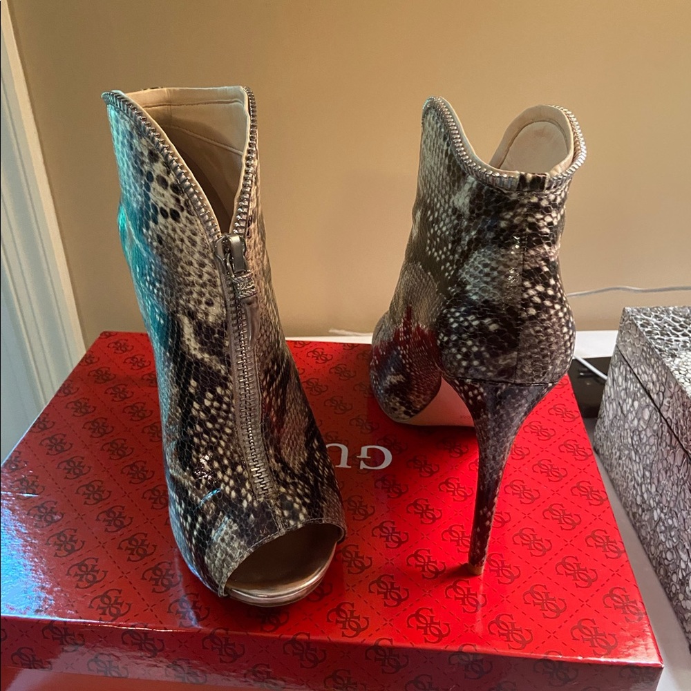 Size 9 Guess Booties